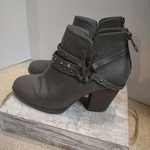 👍 Western Dominique Nicole Size 10 Grey Booties Harness Studded A14 - Picture 2 of 5